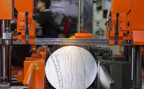 蓬溪立式金属带锯床切削出现跑带故障解决方法！